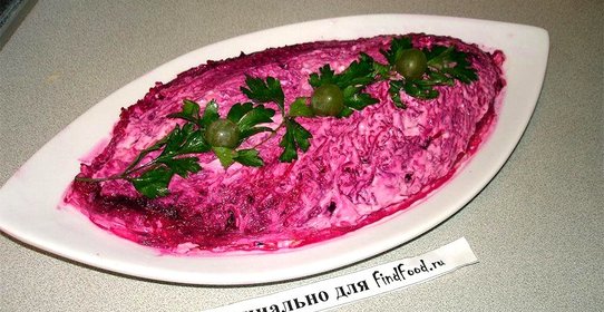 Свекольный салат с копченой курочкой
