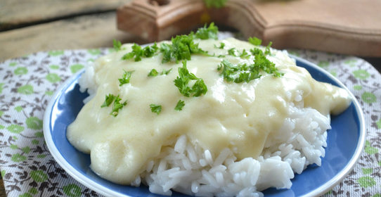 Рис под сливочным соусом