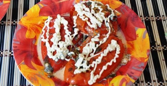 Фаршированные мясом баклажаны перцы и помидоры