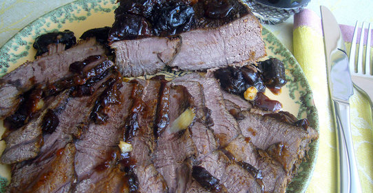 Говядина с черносливом