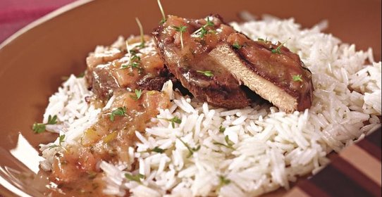 Свинина под соусом из ревеня