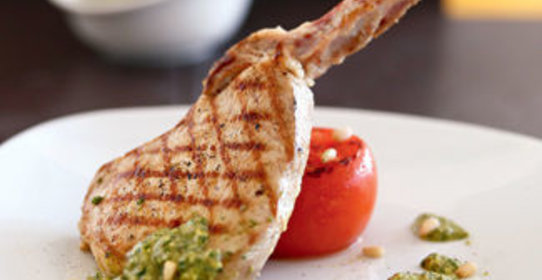 Свиные котлеты с сальсой верде