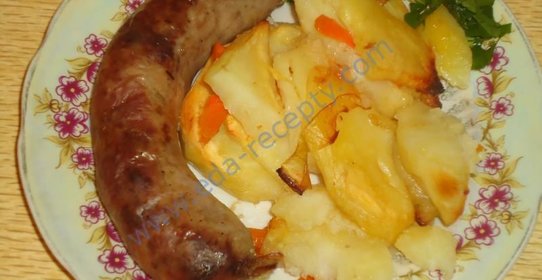 Картофель, запеченный с домашней колбасой