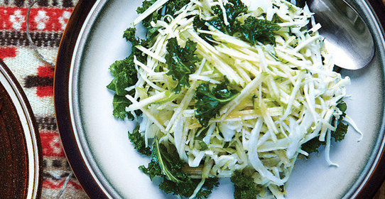 Салат с капустой и яблоком