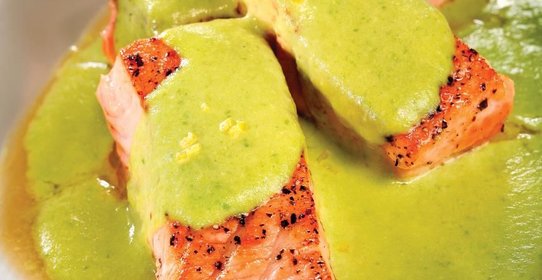 Форель с кремом из зеленого горошка