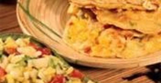 Кукурузные блинчики с сальсой из груши и авокадо