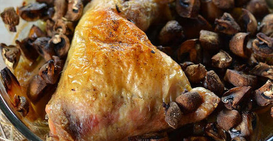 Куриные бедра с шампиньонами