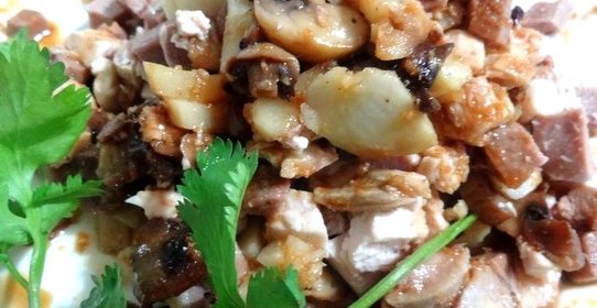 Салат с языком, грибами, курицей и сельдереем