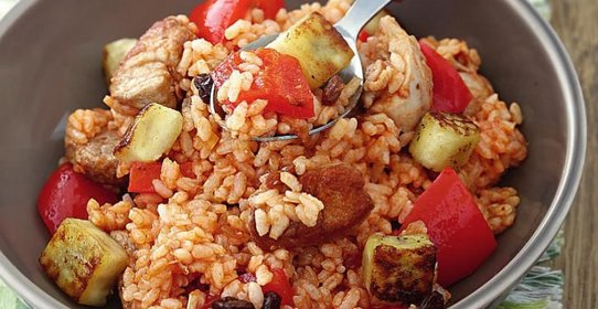 Свинина с курицей и рисом в карибском стиле