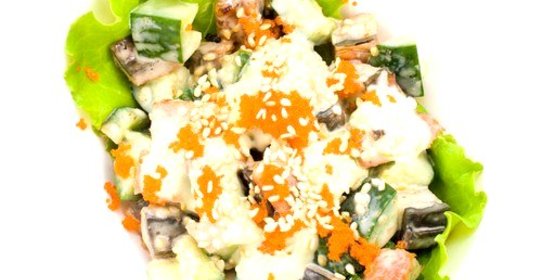 Салат с консервированным лососем и сельдереем