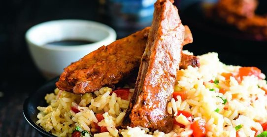 Ребрышки с китайским жареным рисом