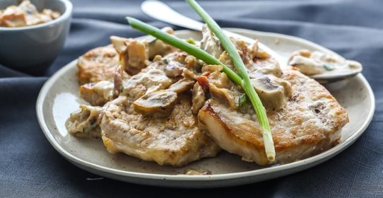 Свинина с грибами