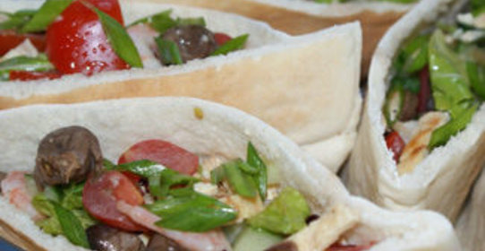 Теплый салат в пите