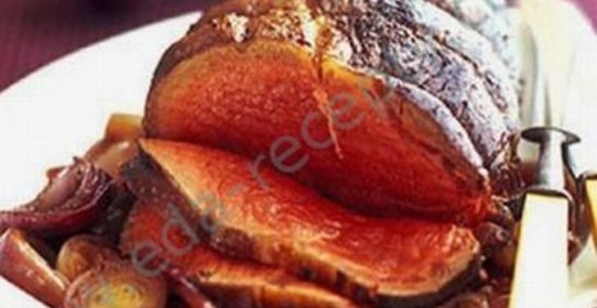 Классический ростбиф под винным соусом