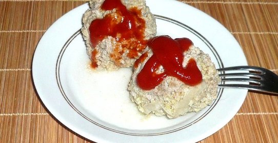 Тефтели с пшеном и яблоком