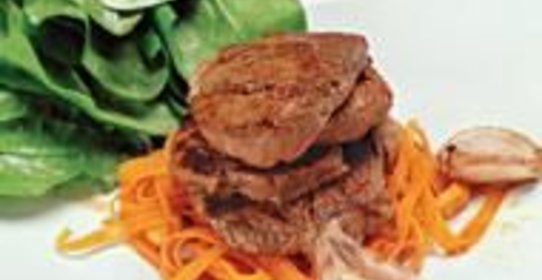 Телятина со шпинатом и морковью