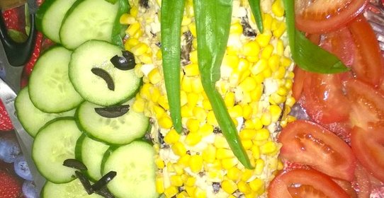 Салат с кукурузой и черносливом