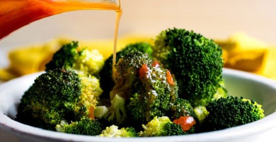 Брокколи с соусом из грейпфрута