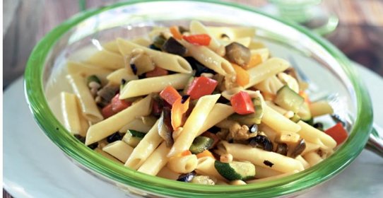 Деревенский салат с пастой