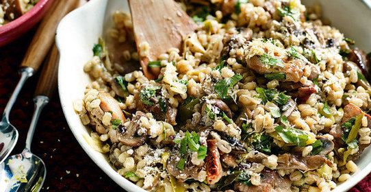 Салат из брокколи, грибов и ячменной крупы