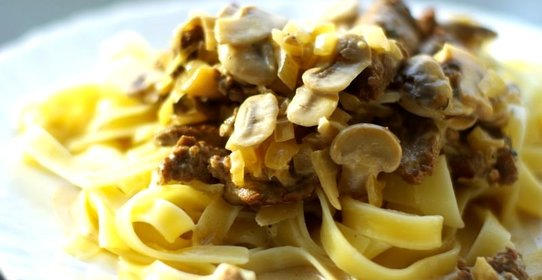 Говядина с грибами в соусе