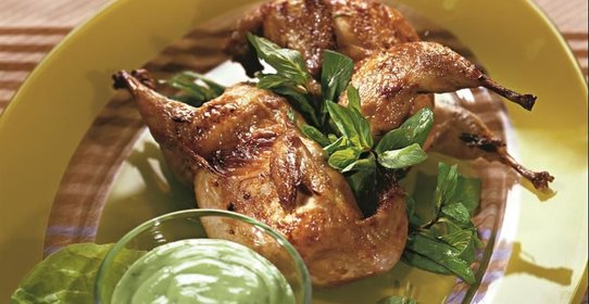 Перепелки с яблочным дипом