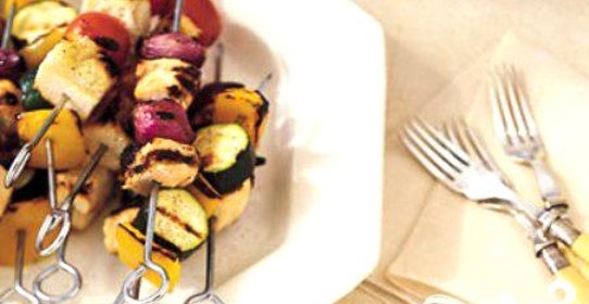 Куриный шашлык с луком и цуккини