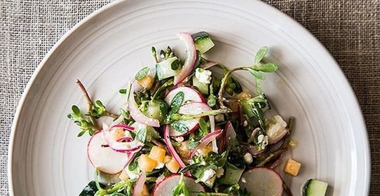 Салат из портулака с овощами