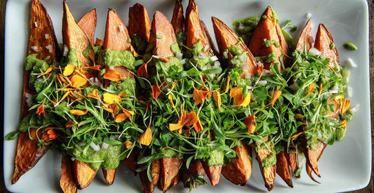 Батат под зеленым соусом