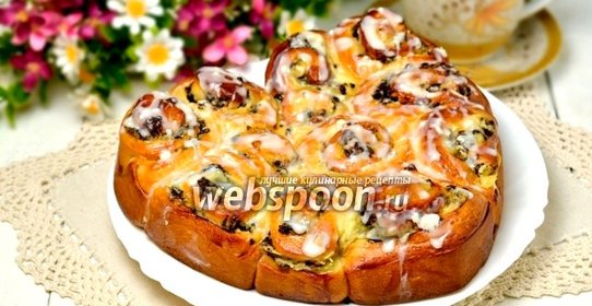 Сдобные булочки с кремом и шоколадом