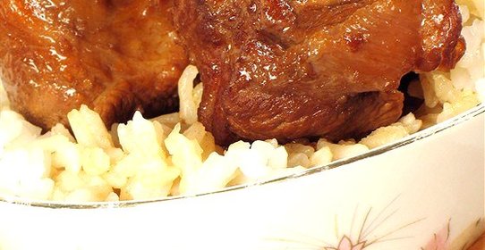 Тушеная свинина с овощами в винном соусе