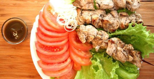 Куриные шашлычки, маринованные в ткемали