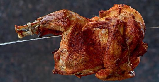 Цесарка, подкопченная на костре