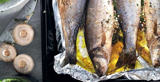 Сибас с тимьяном и грибами