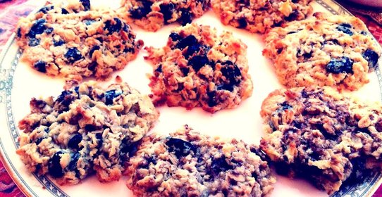 Овсяное печенье с сухофруктами и шоколадными каплями