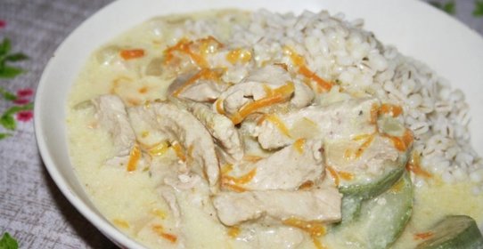 Свинина с овощами в сметанном соусе