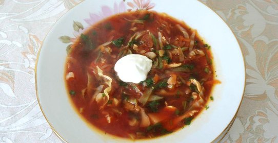 Летний борщ на курином бульоне