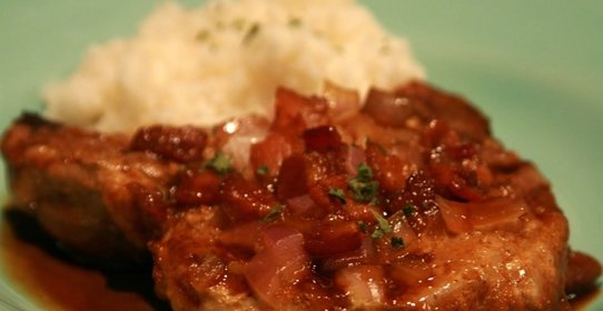 Свиные отбивные в копченой ветчине