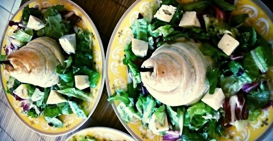 Салат с грушей и горгонзолой