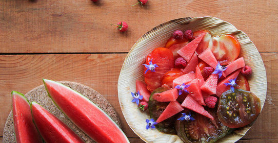 Салат с помидорами и арбузом