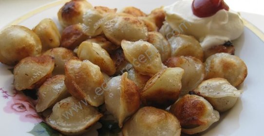 Жареные пельмени на сковороде