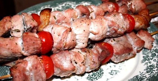 Шашлык из свинины на шпажках