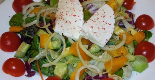 Греческий салат с сыром тофу