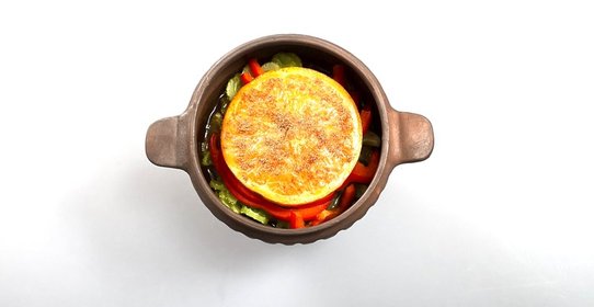 Телятина с красным перцем и апельсинами в горшочке