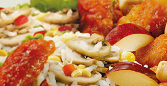 Свинина под сливово-ореховым соусом с овощами и рисом