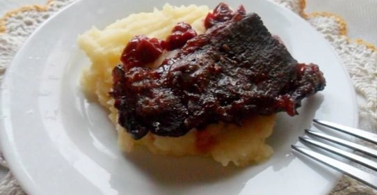 Мясо с вишней