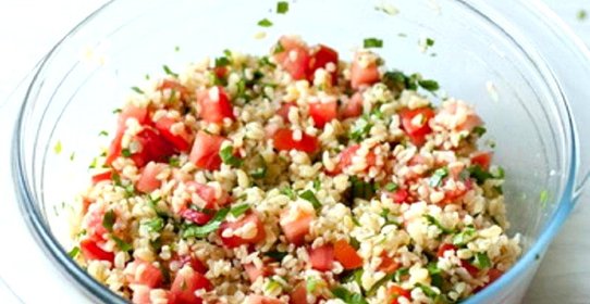 Салат из булгура с помидорами