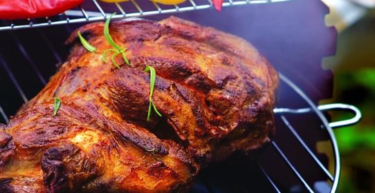 Баранья лопатка на углях