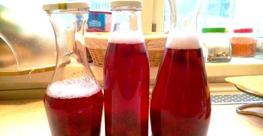 Ароматный вишневый компот