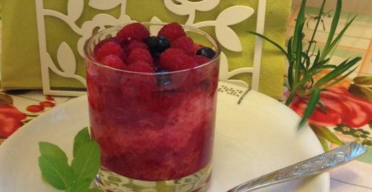 Желейный десерт из красной смородины